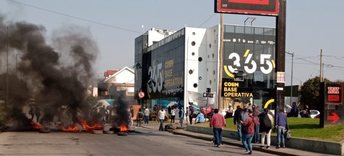 Corte y manifestación por despidos en la municipalidad de La Plata