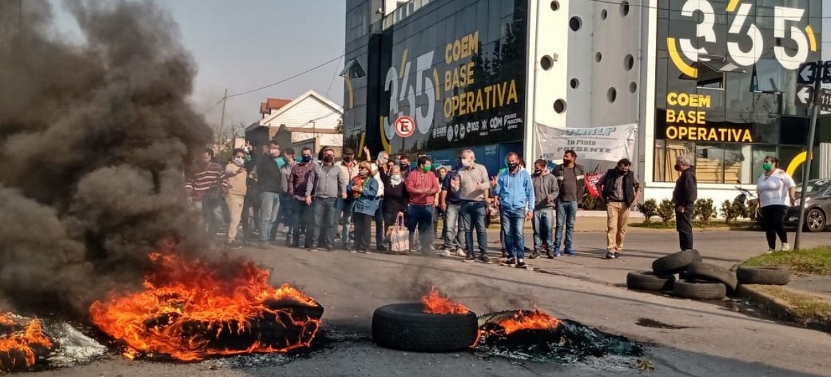 Corte y manifestación por despidos en la municipalidad de La Plata