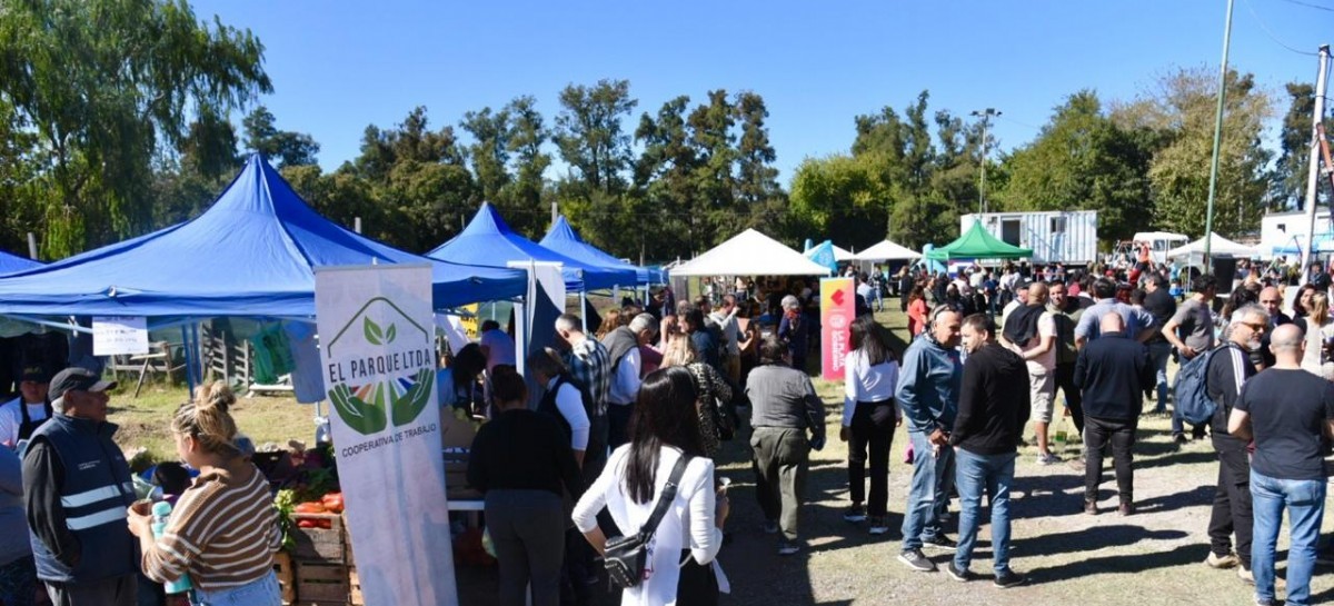 La Plata: el intendente Alak inauguró un nuevo programa que lleva mejoras y servicios a los barrios