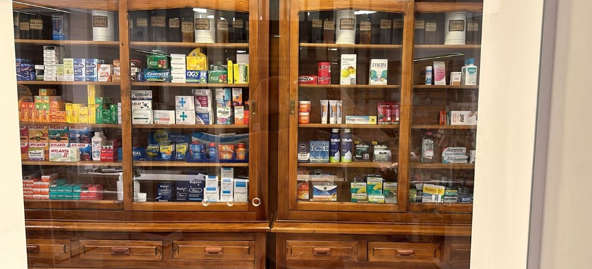 "Disculpe las molestias": Farmacias de La Plata, en alerta por posibilidad de no reponer productos