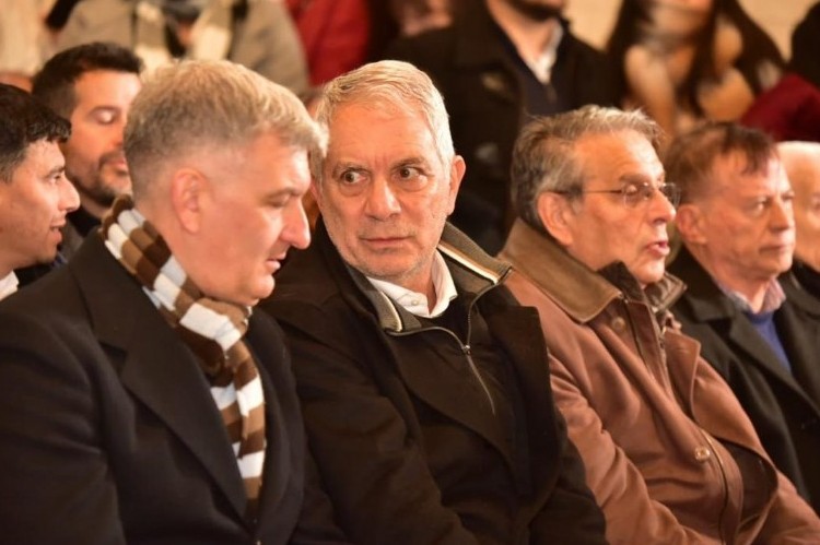 Unidos por Perón: señal de acercamiento entre La Cámpora y el alakismo en una misa homenaje