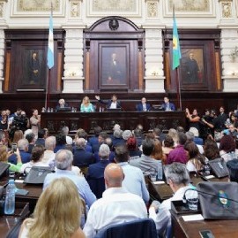 Kicillof calificó de "caranchos" a quienes quisieron sacar provecho tras el asesinato de Kim Gómez