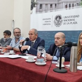 La renuncia de un histórico referente de la UNLP generó una enorme cantidad de conjeturas