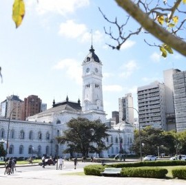El gobierno municipal de La Plata acordó un 30% de aumento salarial para sus trabajadores
