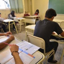 Pasar de año en los colegios secundarios bonaerenses no solo será muy fácil: casi un trámite