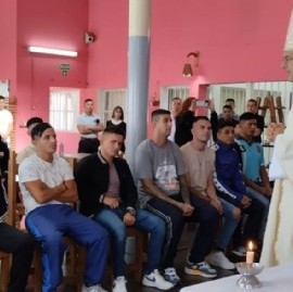En la previa a las Pascuas, el Arzobispo de La Plata visitó la cárcel de Magdalena