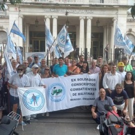 Con el respaldo de más de 30 mil firmas, el CECIM La Plata reclamó defender la Ley de Tierras