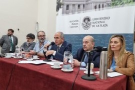 La renuncia de un histórico referente de la UNLP generó una enorme cantidad de conjeturas