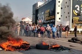 Corte y manifestación por despidos en la municipalidad de La Plata