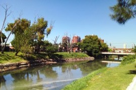 La Autoridad del Agua explicó qué pasó con el incidente de coloración en el Arroyo Sarandí