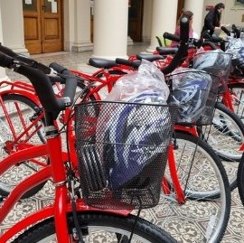 La Universidad Nacional de La Plata entregó bicicletas a sus estudiantes