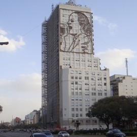 Un legislador porteño propuso demoler el edificio de CABA donde se realizan protestas y piquetes
