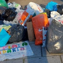 La Plata: la colecta de abrigos llenó de solidaridad la Plaza Moreno