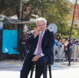 En tono de campaña, el presidente aseguró que "lo que hicimos mal lo corregiremos"