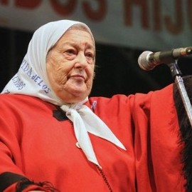 Como si fuera del Gobierno, Hebe de Bonafini pidió "perdón de rodillas" por el acuerdo con el FMI