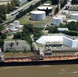 La industria naval denuncia a YPF por irregularidades en el transporte fluvial de combustibles