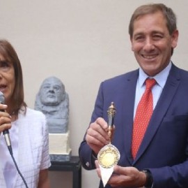El intendente de La Plata, Julio Garro, nombró a René Favaloro como el Sexto Sabio de la ciudad