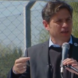 El gobernador Axel Kicillof reconoció que realiza obras que son inviables y deficitarias