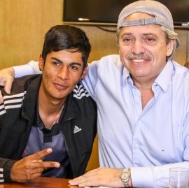 "Todos somos Brian": el presidente electo recibió al joven que fue agredido por su apariencia