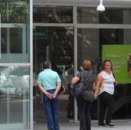 Los comerciantes de La Plata dicen que el nuevo horario bancario los perjudica