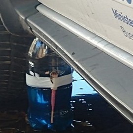 Personal de APreViDe de La Plata encontró una bomba molotov debajo de una de las camionetas