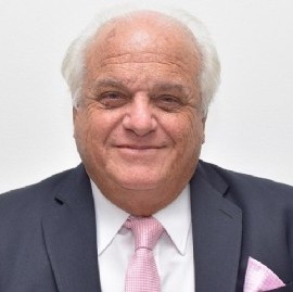 San Isidro: es dirigente de fútbol, concejal, amigo del intendente Posse y un vacunado VIP