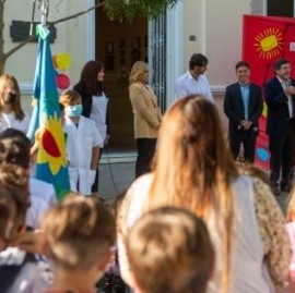 Kicillof fue a una escuela de Punta Indio para dar inicio al ciclo lectivo 2022 en toda la Provincia