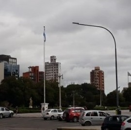 La Plata: polémica por una supuesta Bandera Argentina arriada durante la protesta de cooperativistas
