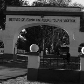 Un profesor de Derecho Penal felicitó a sus alumnas de policía por el "Día de la Masturbación"