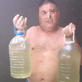 La otra condena a los presos de una Comisaría de La Plata: el agua que les dan de tomar