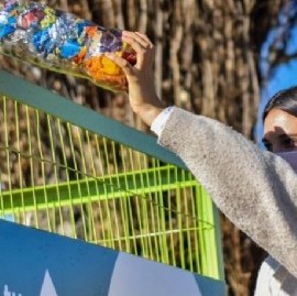 Hurlingham: presentan proyecto para instalar contenedores de ecoladrillos en las plazas principales