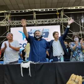 El gobernador bonaerense, Axel Kicillof, recibió el respaldo de gremialistas de la CTA