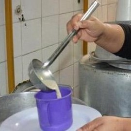 La Liga de Desocupados Platense vuelve a brindar la copa de leche a necesitados