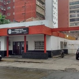 Lanús: dolido por la muerte de su madre, un policía bonaerense se suicidó frente a una Comisaría