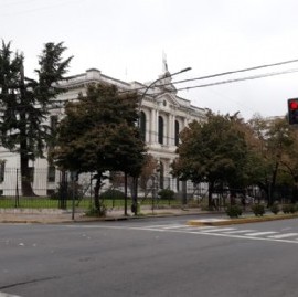 La Plata: empresarios se oponen al cambio de horario bancario durante el verano