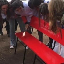 La Fundación FUDESO, en el marco del #NiUnaMenos, participó de la colocación de un Banco Rojo