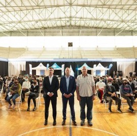 Pilar: Insaurralde, Berni y el intendente Achával, en la inscripción de aspirantes a la Policía