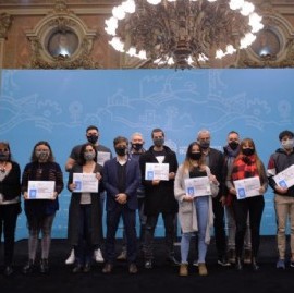 Sin invitar a Garro y con la visita de Ferraresi, Kicillof entregó créditos a platenses