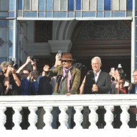 Furor en la ciudad de La Plata por la presencia del actor Johnny Depp