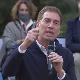 Un senador bonaerense de Juntos insinuó que Diego Santilli es un payaso y poco serio