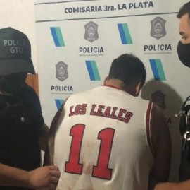 La Plata: cuando llevaban detenido a peligroso delincuente, dos cómplices quisieron "rescatarlo"