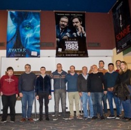Una película sirvió como excusa para reunir a distintos espacios políticos platenses