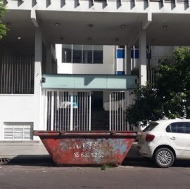 El organismo encargado de dar soluciones al hábitat empezó por lo primero: su imponente edificio