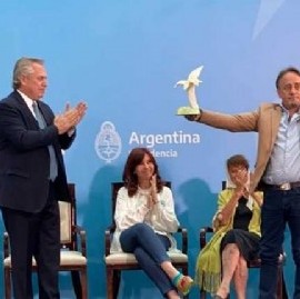 Premian al documentalista cuyo trabajo permitió encontrar los restos Azucena Villaflor