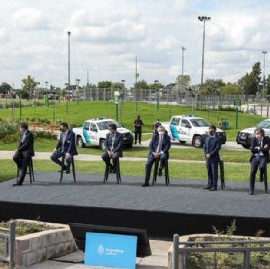 Merlo: el presidente lanzó el Programa "Paradas Seguras" y entregó móviles a las fuerzas federales