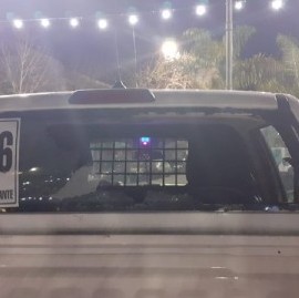 Los Hornos: familiares de dos ladrones agredieron a policías cuando intentaban llevarlos detenidos