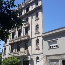 Todo depende de cómo se lo mire: en La Plata, un edificio parece tener una fachada de escenografía